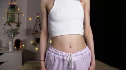 Snapshot of emmie_everly chatting on 10/05/25, 07:34 emmie_everly online show from 10/05/25, 07:34