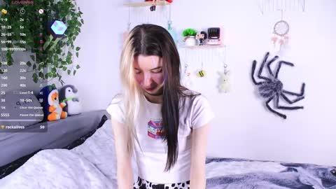 Snapshot of emmie_everly chatting on 12/16/25, 11:59 emmie_everly online show from 12/16/25, 11:59