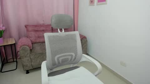 Emmi online show from 10/21/25, 07:58