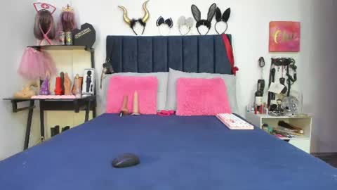 Snapshot of emmily_giraldo chatting on 07/08/26, 12:42 online show from 07/08/26, 12:42