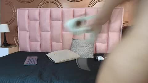 Emmily keller online show from 03/31/26, 01:22