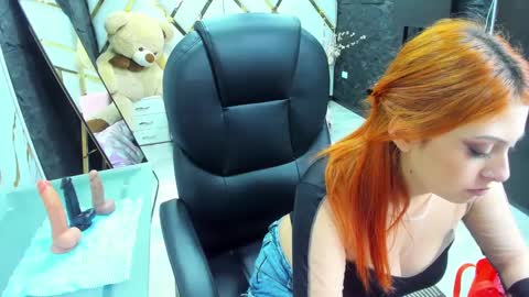 EmmilyWalker online show from 10/10/25, 03:05