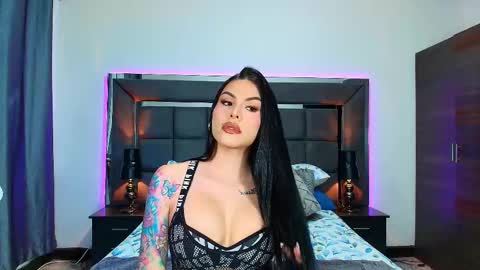 Emmily Santibaez online show from 03/09/25, 01:15