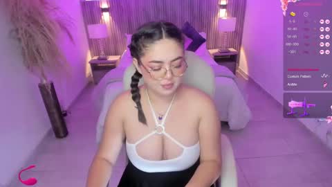 Emmy Walker online show from 09/17/25, 11:01