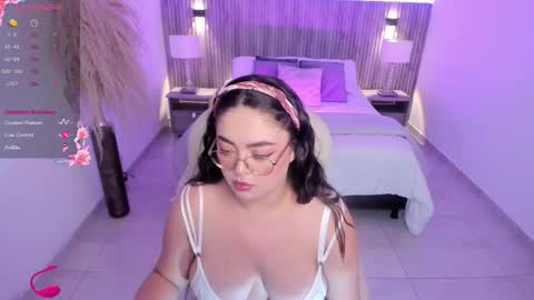 Emmy Walker online show from 09/29/25, 11:04