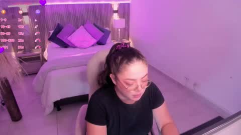 Emmy Walker online show from 11/06/25, 11:00