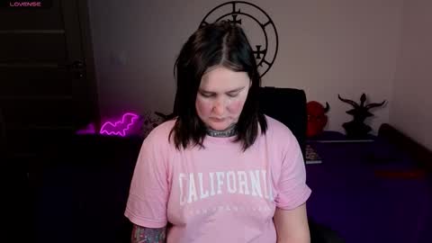 Emmy Bright     50  online show from 12/22/25, 02:41