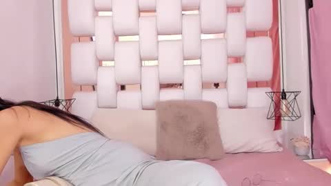 Snapshot of emmycruzz chatting on 10/13/25, 07:03 emmy online show from 10/13/25, 07:03