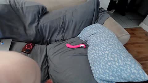 Snapshot of emodream1998media chatting on 12/31/24, 10:37 EmoDream1998 online show from 12/31/24, 10:37