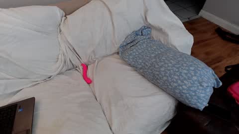 Snapshot of emodream1998media chatting on 01/23/25, 03:05 EmoDream1998 online show from 01/23/25, 03:05