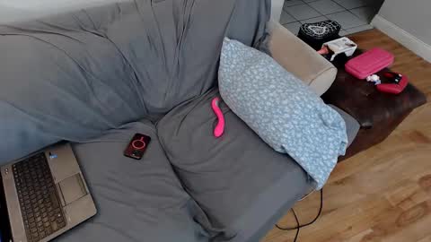 Snapshot of emodream1998media chatting on 02/22/25, 01:55 EmoDream1998 online show from 02/22/25, 01:55