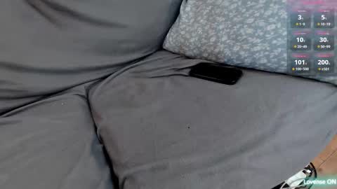 Snapshot of emodream1998media chatting on 10/29/25, 08:27 EmoDream1998 online show from 10/29/25, 08:27