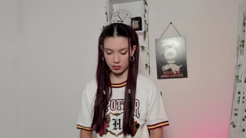 Snapshot of emperatriiiz chatting on 12/25/24, 06:52 Emperatriz online show from 12/25/24, 06:52