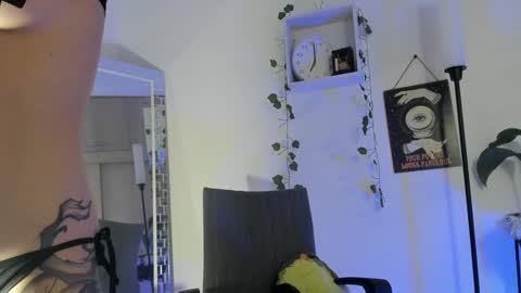 Snapshot of emperatriiiz chatting on 01/07/25, 12:03 Emperatriz online show from 01/07/25, 12:03