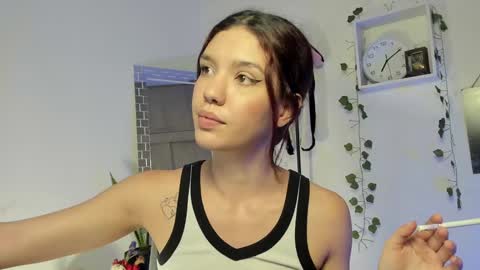 Snapshot of emperatriiiz chatting on 01/11/25, 12:12 Emperatriz online show from 01/11/25, 12:12