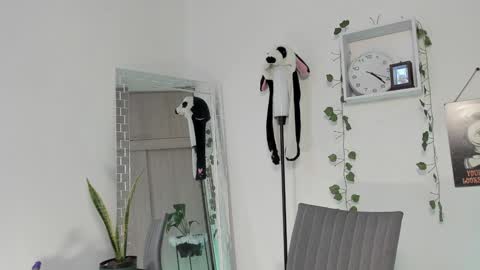 Snapshot of emperatriiiz chatting on 01/11/25, 09:25 Emperatriz online show from 01/11/25, 09:25