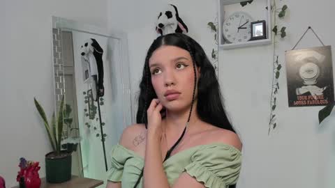 Snapshot of emperatriiiz chatting on 01/30/25, 08:10 Emperatriz online show from 01/30/25, 08:10