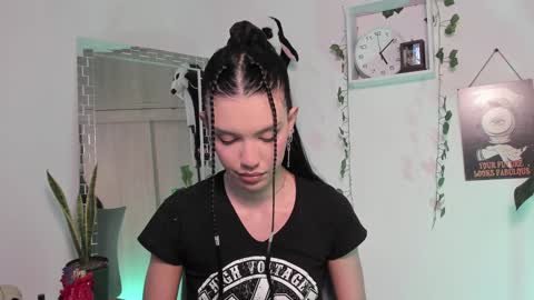 Snapshot of emperatriiiz chatting on 01/31/25, 10:10 Emperatriz online show from 01/31/25, 10:10