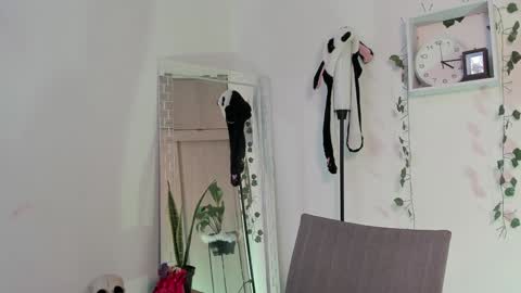 Snapshot of emperatriiiz chatting on 02/07/25, 09:15 Emperatriz online show from 02/07/25, 09:15