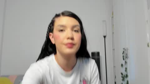 Snapshot of emperatriiiz chatting on 11/23/25, 05:35 Emperatriz online show from 11/23/25, 05:35