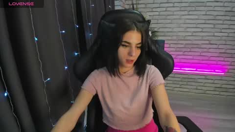 Snapshot of emy__angel chatting on 12/19/24, 10:45 emy__angel online show from 12/19/24, 10:45