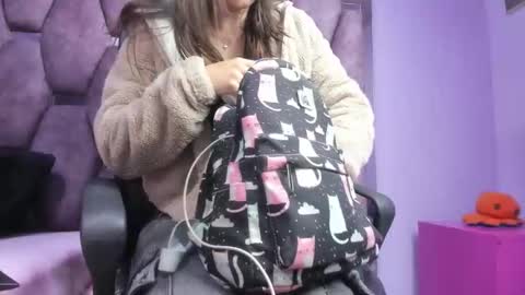 emy_latin online show from 09/26/25, 11:47