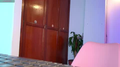 emycarver09 online show from 12/15/25, 11:47