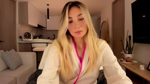 emyconneer online show from 12/08/24, 02:07