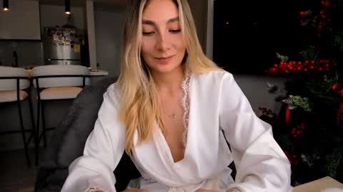 emyconneer online show from 12/10/24, 09:33