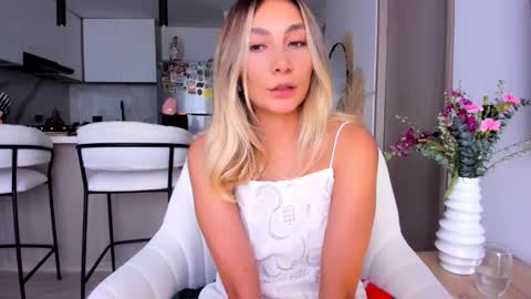 emyconneer online show from 01/11/25, 09:36