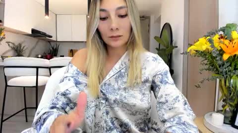 emyconneer online show from 02/13/25, 02:56