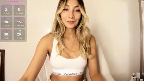 emyconneer online show from 11/17/25, 10:48