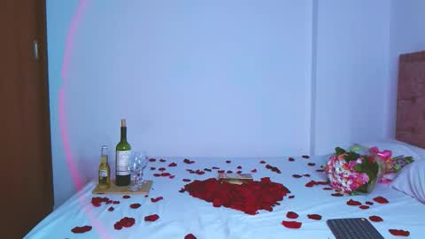 Snapshot of emysofia chatting on 02/15/26, 05:04 SOFI online show from 02/15/26, 05:04