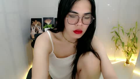 Snapshot of enchantress_mia03 chatting on 06/28/26, 09:32 enchantress_mia03 online show from 06/28/26, 09:32