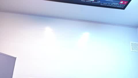 Snapshot of enchantressqueen chatting on 12/15/25, 07:07 EnchantressQueen online show from 12/15/25, 07:07