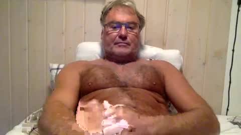 Snapshot of endurado chatting on 10/25/25, 06:43 endurado online show from 10/25/25, 06:43