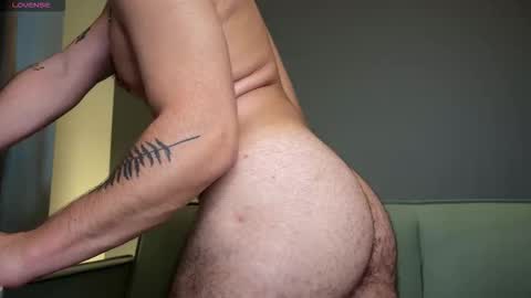 Snapshot of enen_glo chatting on 10/13/25, 12:49 Enen online show from 10/13/25, 12:49