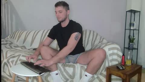 Snapshot of englishladxxx chatting on 12/12/24, 02:04 Englishladxxx online show from 12/12/24, 02:04