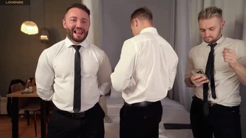 Snapshot of enjohnny chatting on 09/27/25, 03:17 Johnny online show from 09/27/25, 03:17