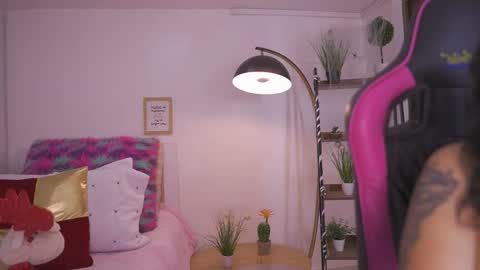 Snapshot of enola_holmes1 chatting on 11/10/25, 12:26 enola holmes1 online show from 11/10/25, 12:26