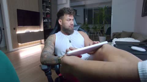 Erik online show from 01/25/25, 08:42