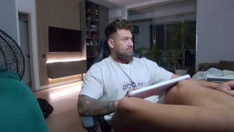 Erik online show from 02/11/25, 07:27