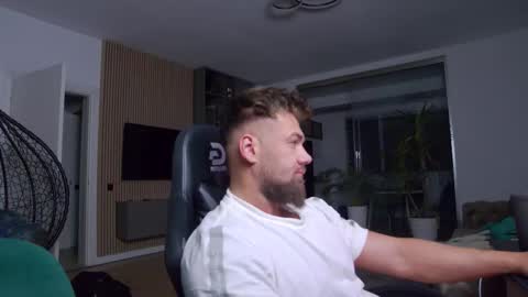 Erik online show from 02/15/25, 07:06