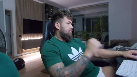 Erik online show from 02/26/25, 04:45