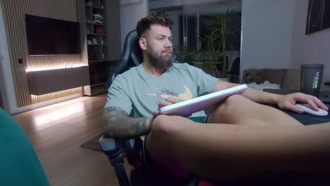 Erik online show from 03/11/25, 07:14