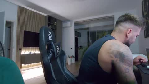 Erik online show from 09/28/25, 05:07