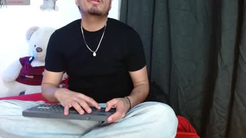Snapshot of enrique_villa23 chatting on 04/10/26, 03:23 enrique online show from 04/10/26, 03:23
