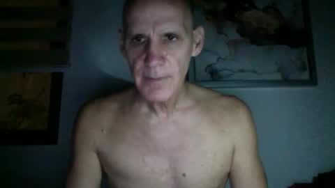 Snapshot of enriquelopez007073 chatting on 12/16/25, 09:47 The Man 007 online show from 12/16/25, 09:47