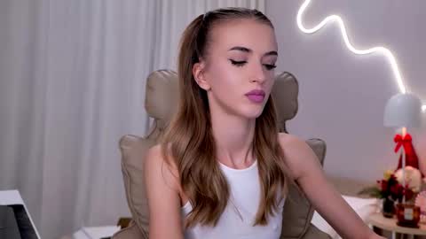 Snapshot of entya chatting on 12/15/25, 07:01 entya online show from 12/15/25, 07:01