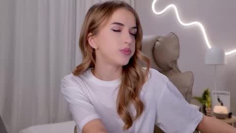 Snapshot of entya chatting on 01/12/26, 07:02 entya online show from 01/12/26, 07:02